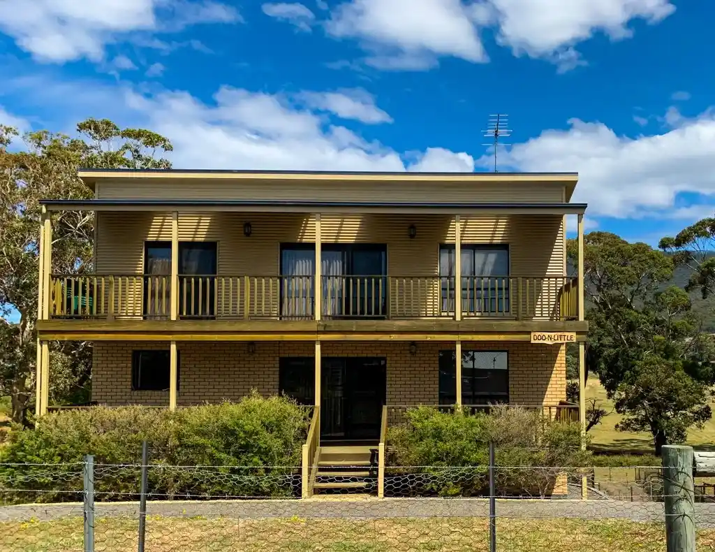 A house with a "doo"-themed name in Doo Town near Port Arthur, Tasmania
