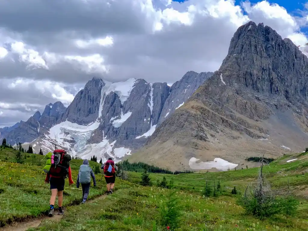 Hikers near Rockwall Pass on the Rockwall Trail