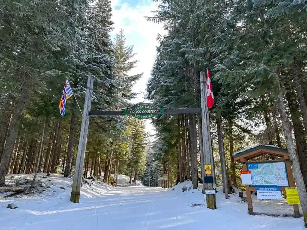 The arch at the entrance to the Lost Lake Snowshoe Trails