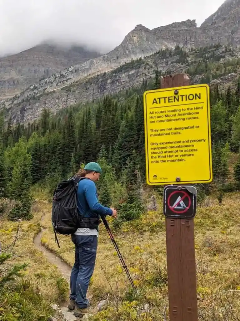 Sign on the way to Hind Hut